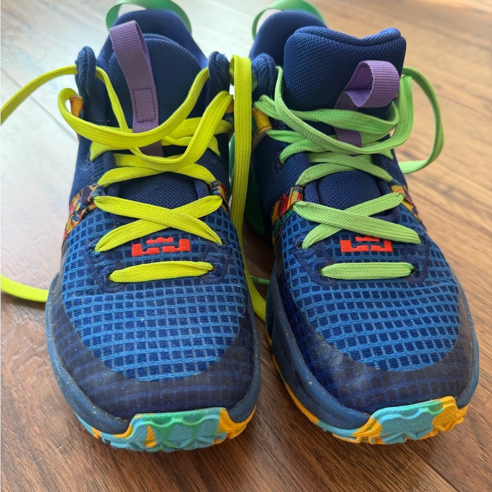 Nike LeBron Witness 7 Kaleidoscope GS DQ8650-400 - Picture 4 of 10
